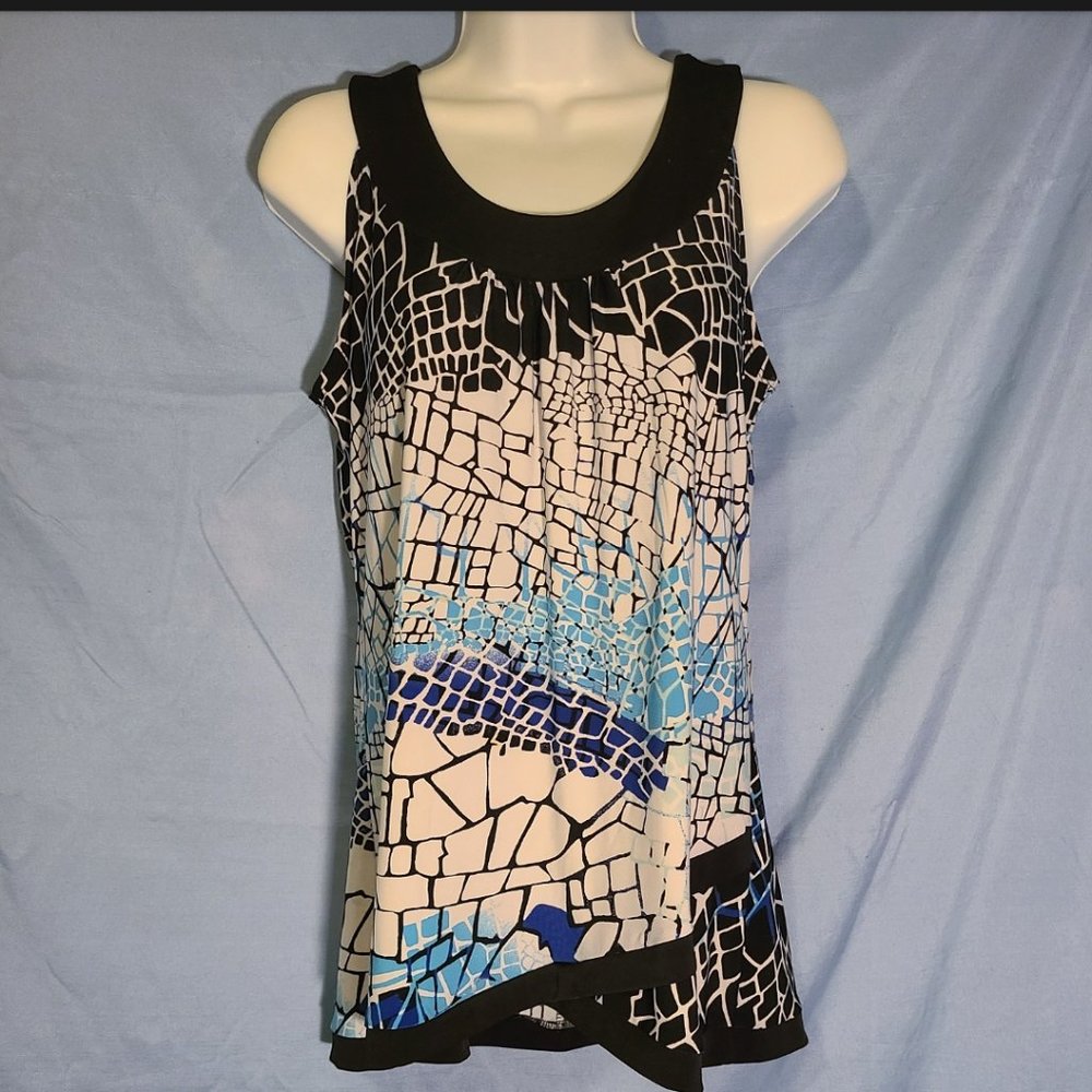 Scoop neck sleeveless top